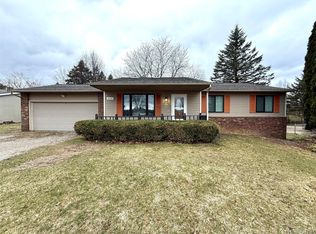 3639 Loch Dr, Highland, MI 48357