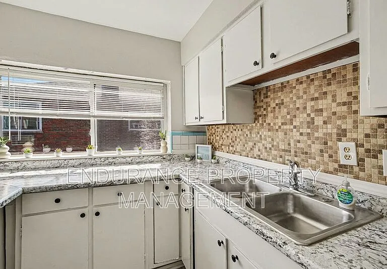 629 Maple Dr #4 — Photo 8