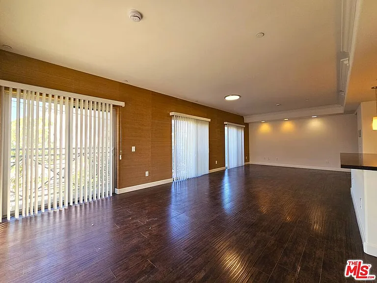 311 S Gramercy Pl #201 — Photo 4