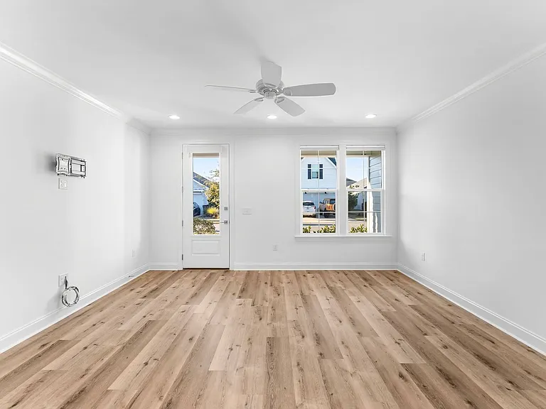 117 Roundwood Dr — Photo 5