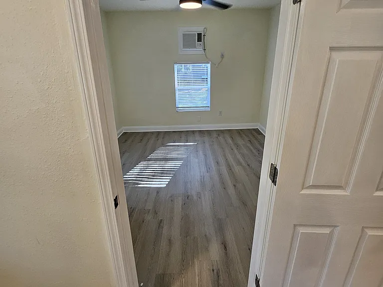 1025 Avenue E — Photo 17