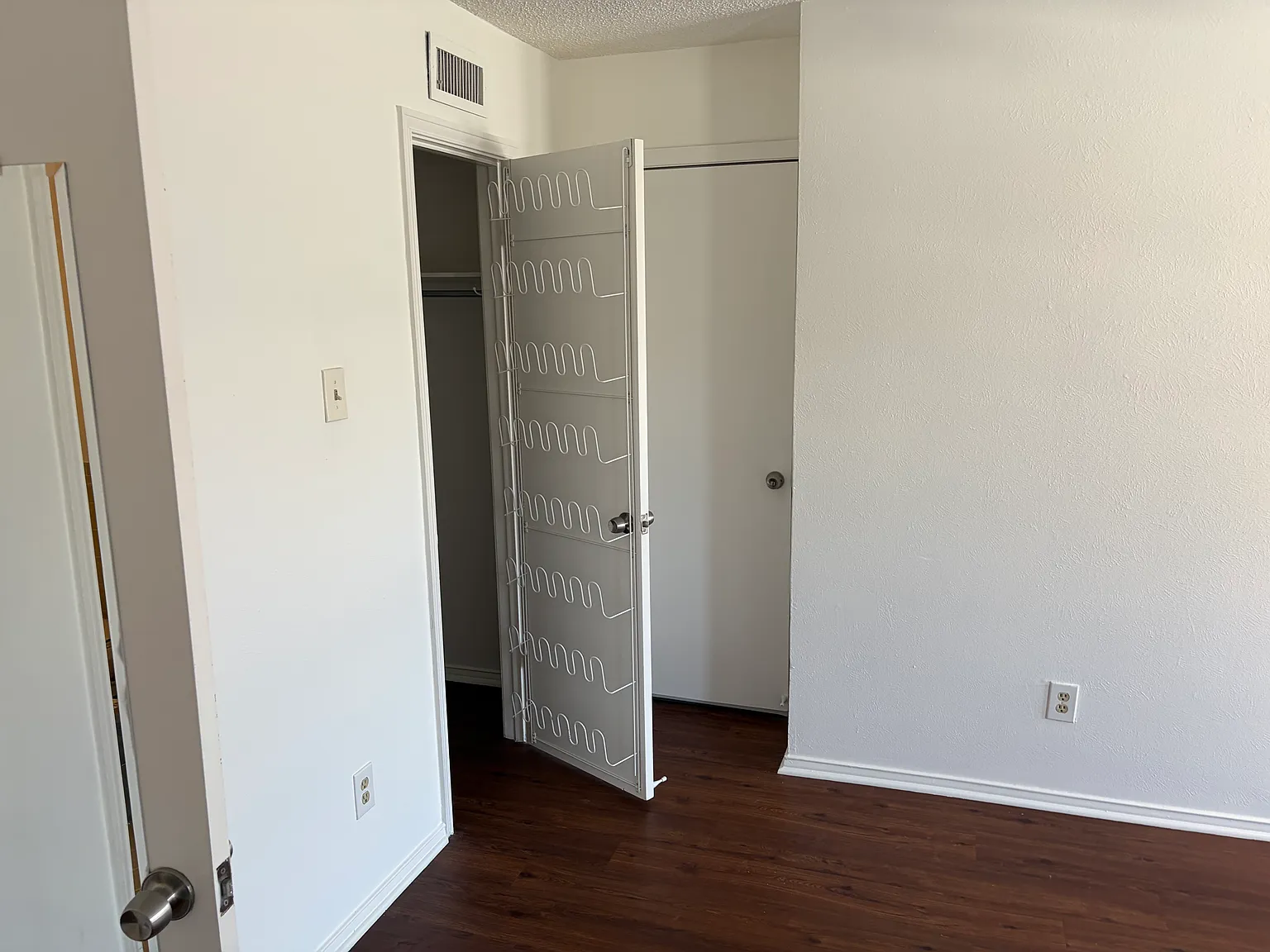 Studio, 320 sqft, $950 — Photo 4
