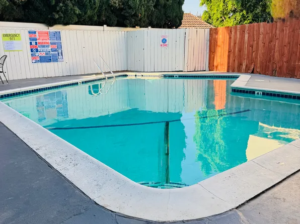 Amherst Gardens, 15483 Moorpark St #4, Sherman Oaks, CA 91403