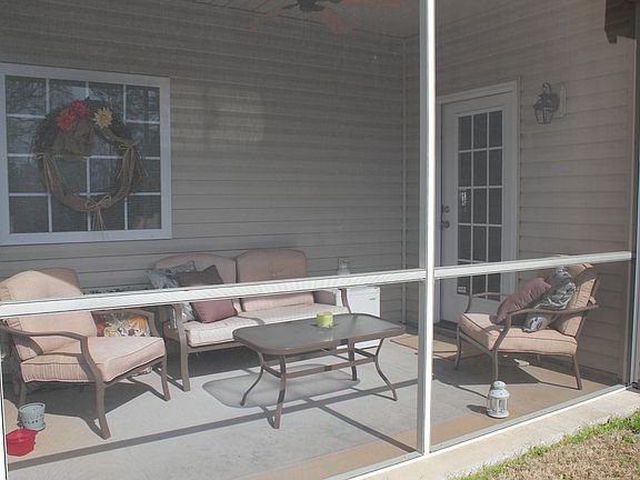 Screened in porch