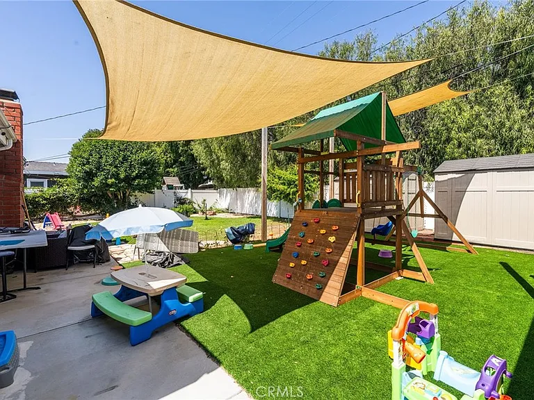 2358 Snowden Ave — Photo 31
