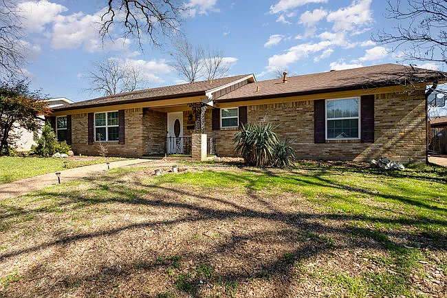 2404 Crestview Cir — Photo 3