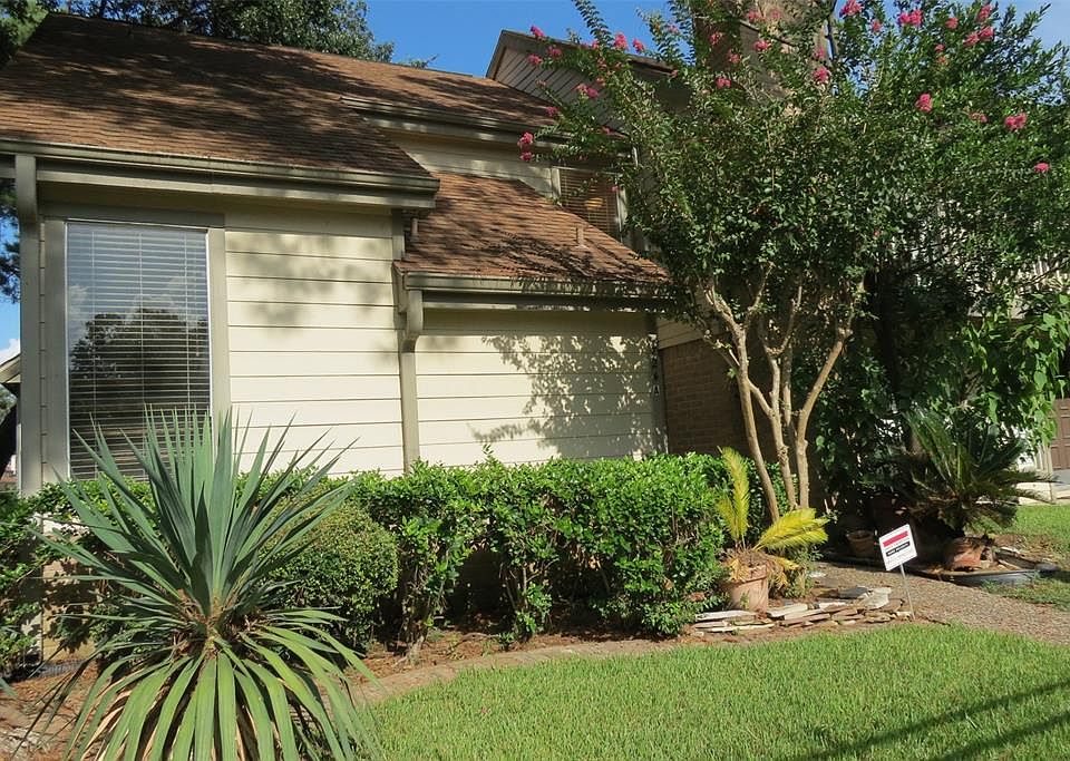 1st image of 724 Country Place Dr APT A