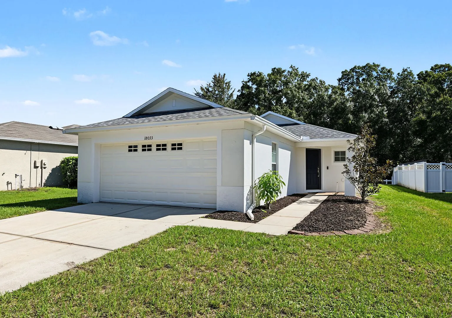 Beautiful Land O Lakes Home — Photo 3