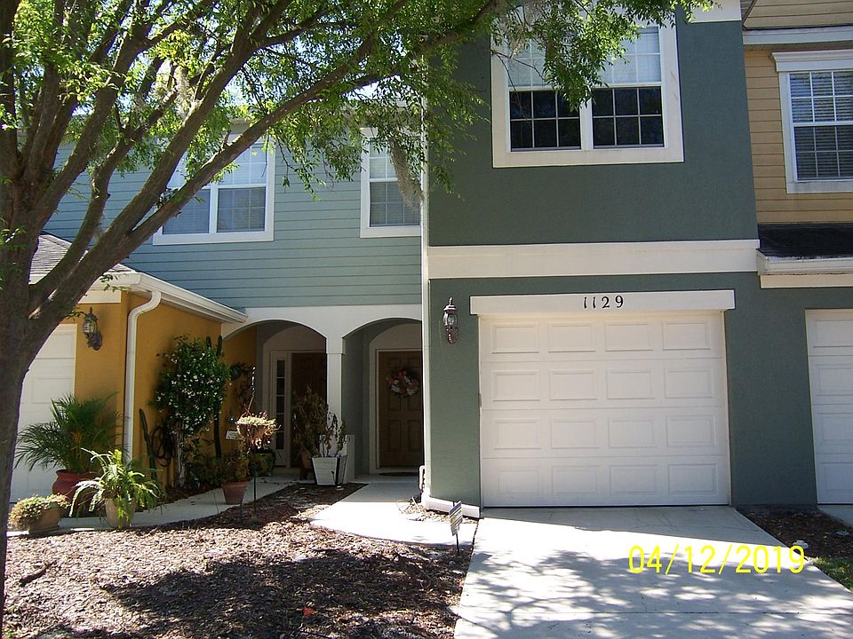 Gated community, single car garage with opener