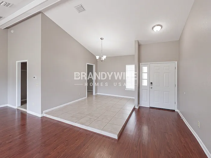 3363 Hampstead Dr — Photo 6