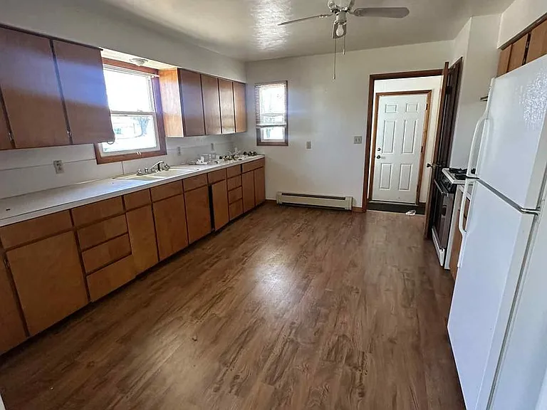 6953 Hillcrest Ave — Photo 1