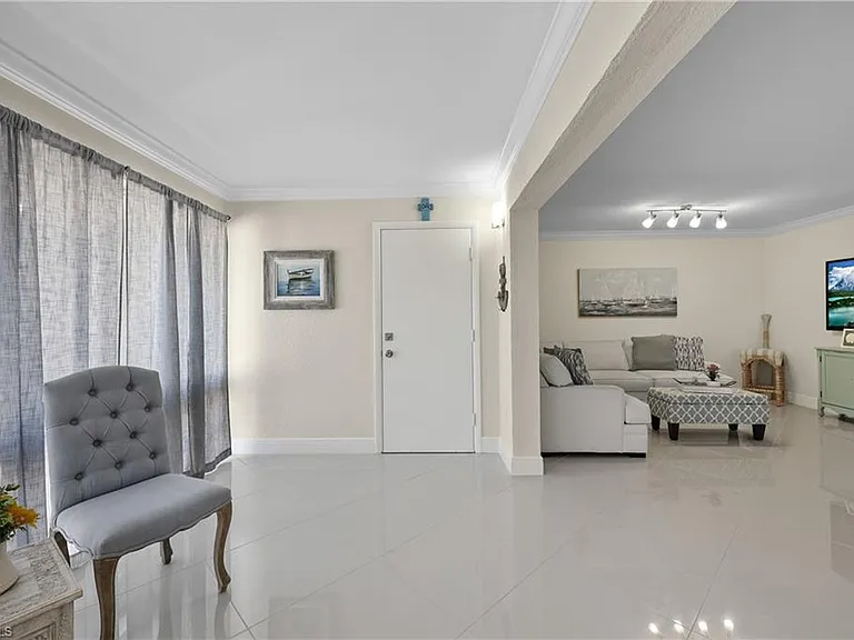 2100 Gulf Shore Blvd N #212 — Photo 4