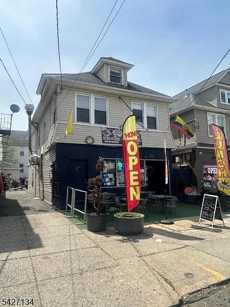 1036 North Ave