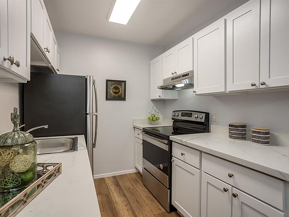 4th image of 417 Piccadilly Pl APT 20