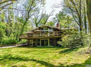 15 Egil Ct, Roslyn, NY 11576