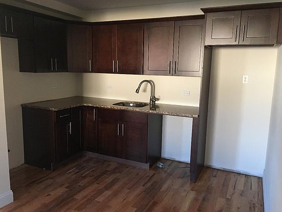 2nd image of 1050 Leland Ave