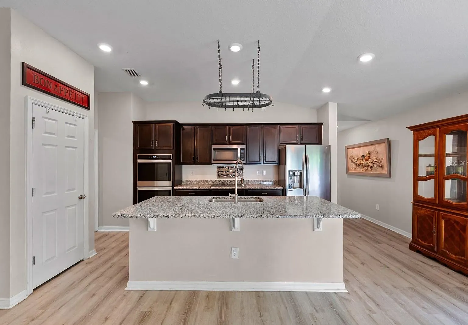 4 bed, 1630 sqft, $2,700 — Photo 2