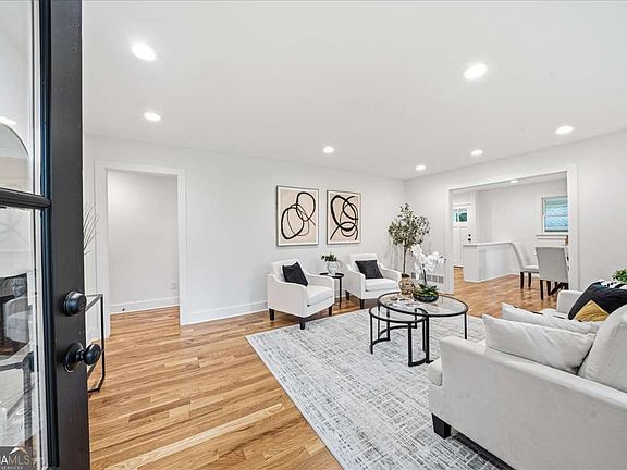 3rd image of 1875 Ravenwood Way NE
