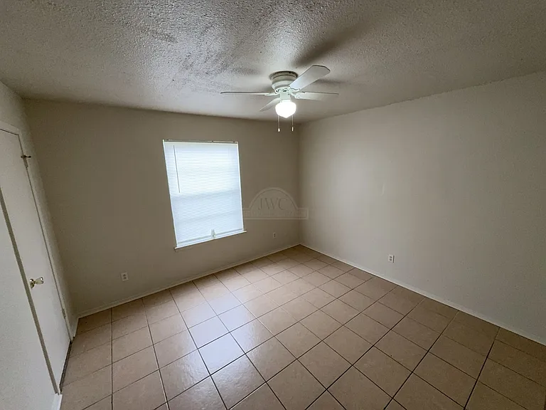 1906 Cedarhill, Killeen — Photo 12