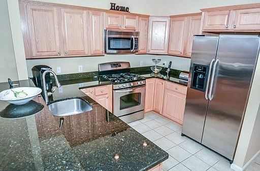 4th image of 16 Broadmoor Ln