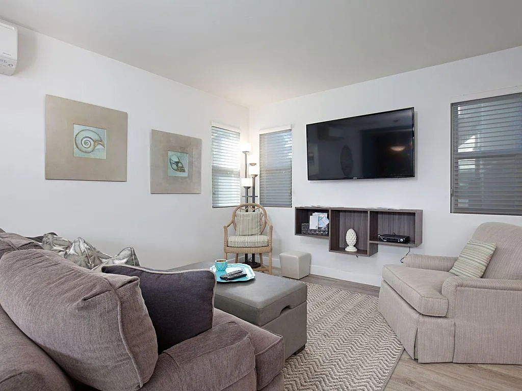 2 bed, 1100 sqft, $5,700 — Photo 2