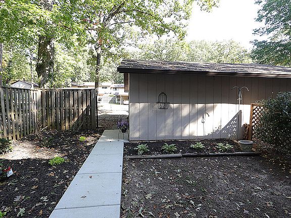 3rd image of 3959 Wendy Ln