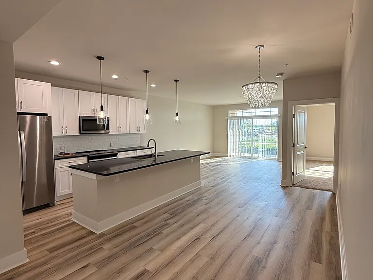 1 Bed, 1 Bath - 1,050 sqft