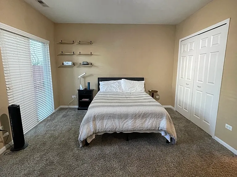 2135 N Southport Ave #102 — Photo 7