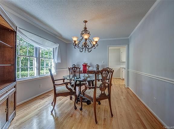 3rd image of 1506 Edinburgh Dr