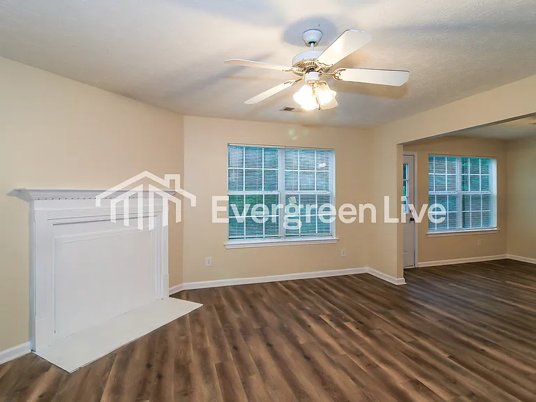 1476 Keystone Dr — Photo 3