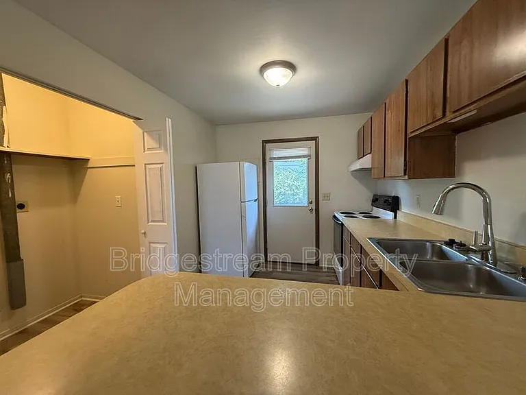 4525 Elliot Ave — Photo 6