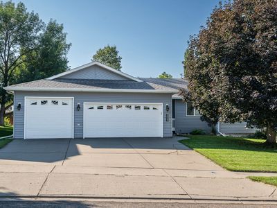 3053 Greenwood Dr, Bismarck, ND, 58503