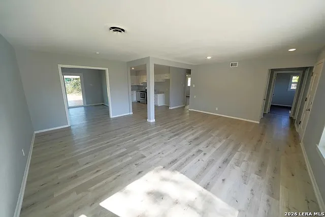 323 Stockton Dr — Photo 6