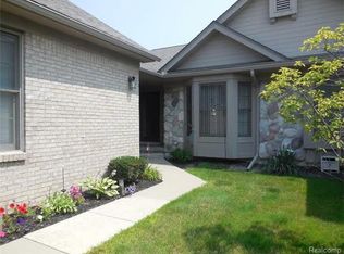 2364 Westmont Cir, Sterling Heights, MI 48310