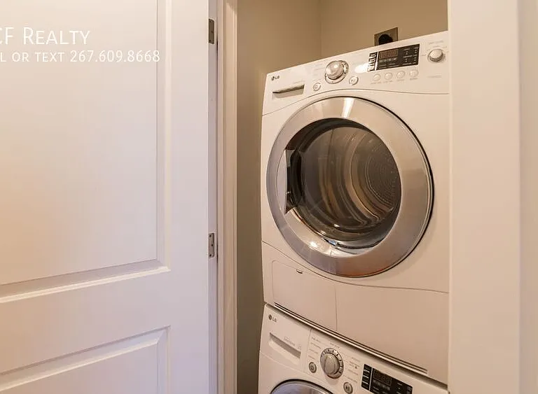 4 Leverington Ave #209 — Photo 22