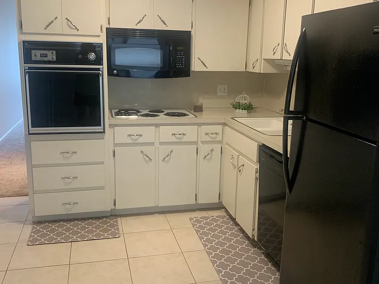2427 Rhodesian Dr — Photo 7