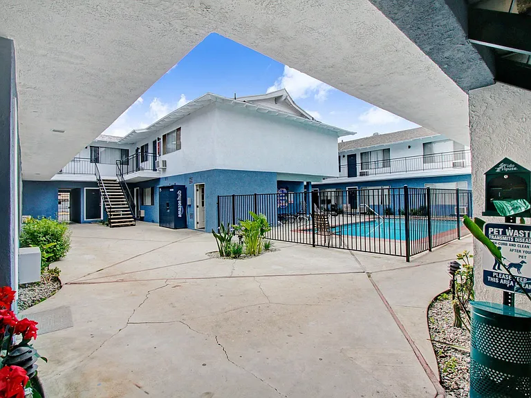 Reseda Apartments — Photo 65