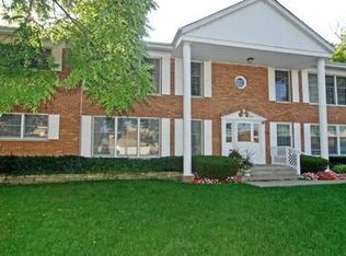 214 Morgan Pl APT 6, Highwood, IL
