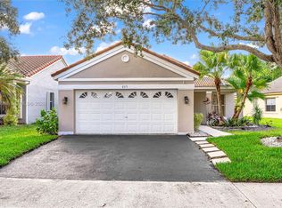 815 Falling Water Rd, Fort Lauderdale, FL 33326