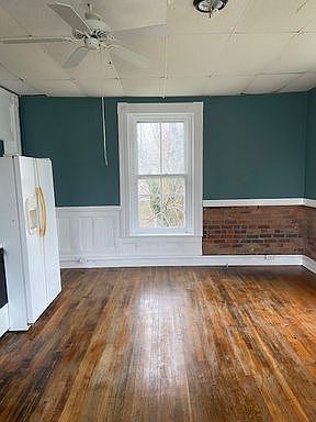 5th image of 107 N Jefferson St APT 5