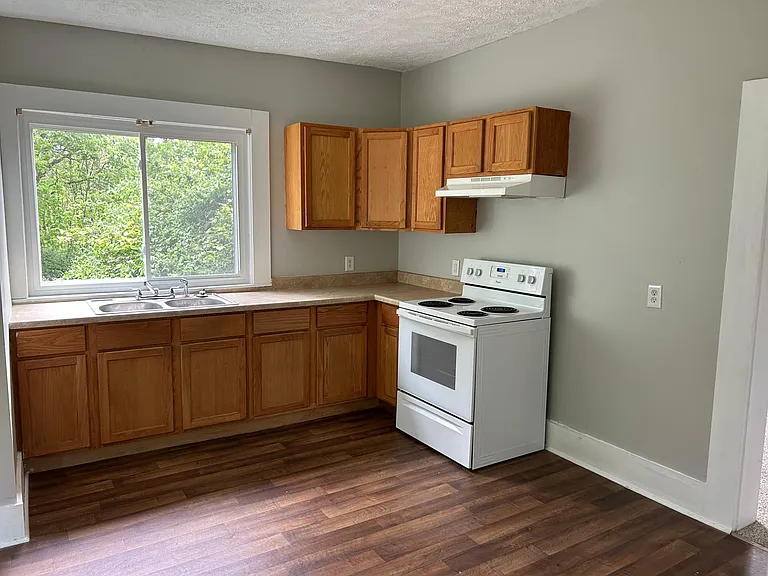 10401 N Bunkerhill Rd — Photo 2