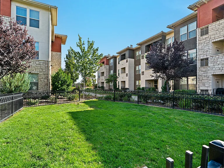 Quinn Crossing Apartments — Photo 17
