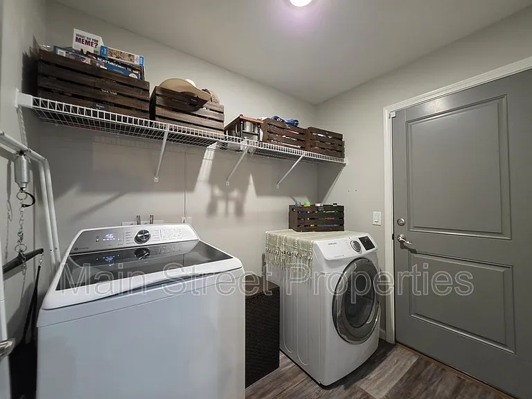 5565 Riviera Dr — Photo 19