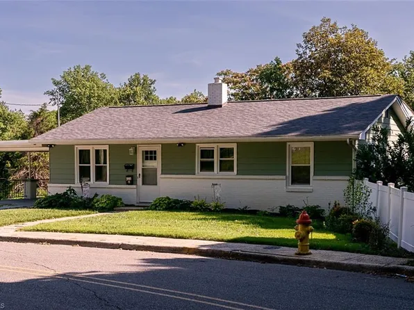 226 E Lebanon St, Mount Airy, NC 27030