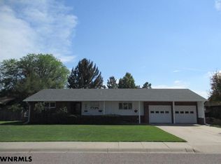 704 Hillcrest Dr, Scottsbluff, NE 69361