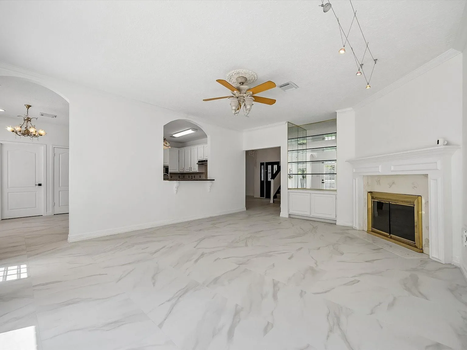 4 bed, 2.5 bath, 2922 sqft, $2,900 — Photo 4