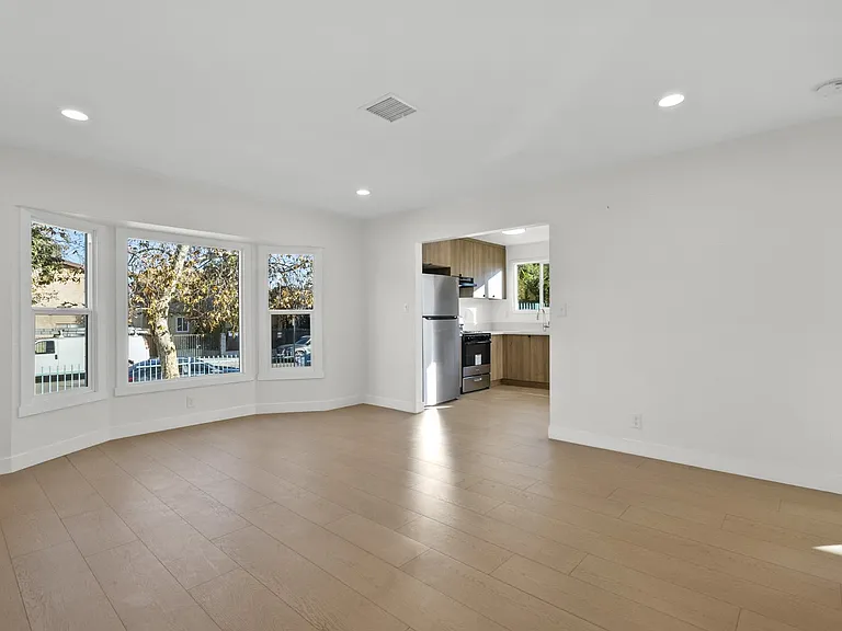 6661 Beck Ave — Photo 4