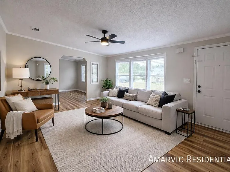 450 Wendy Ln — Photo 4