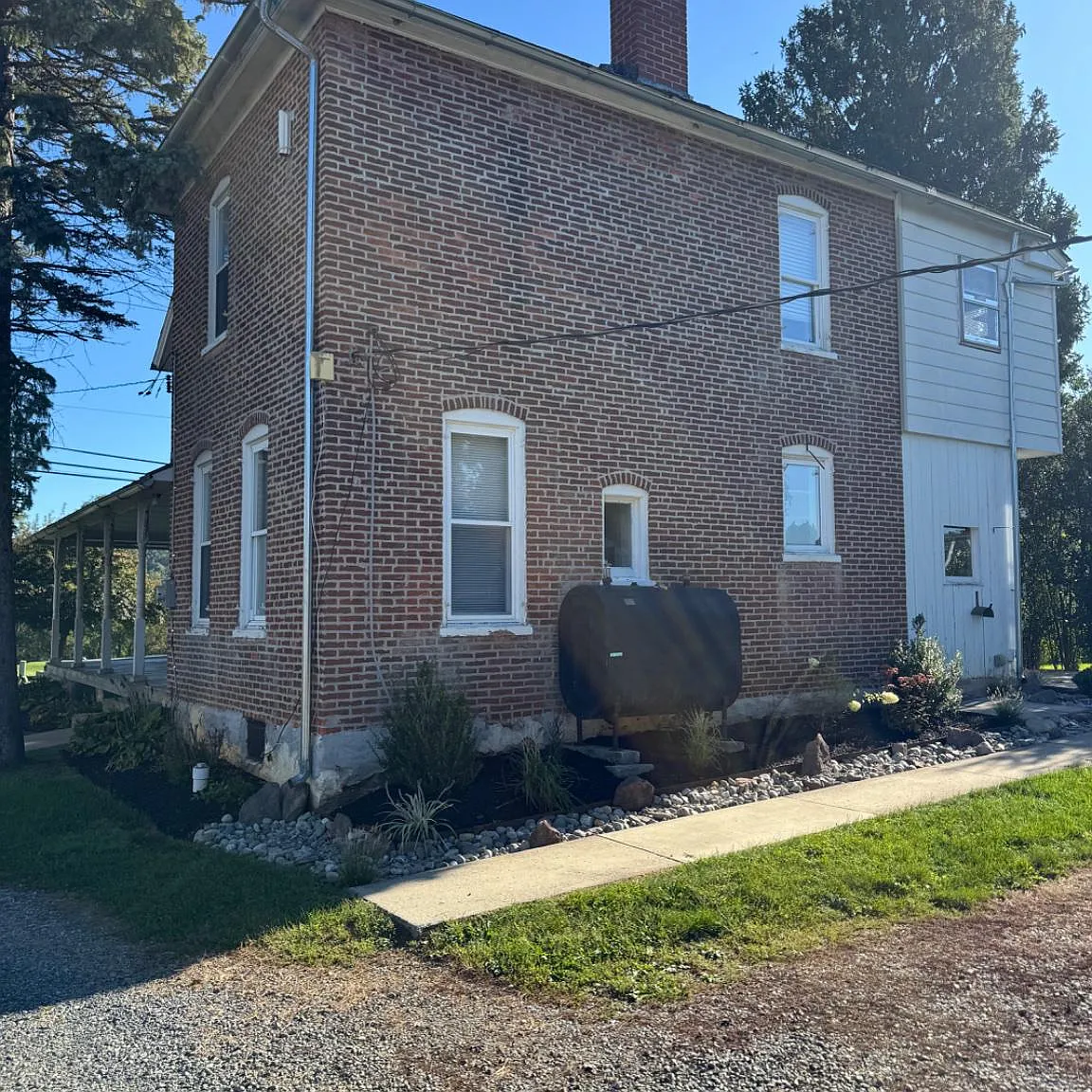 3 bed, 1.0 bath, 2019 sqft, $2,000 — Photo 4
