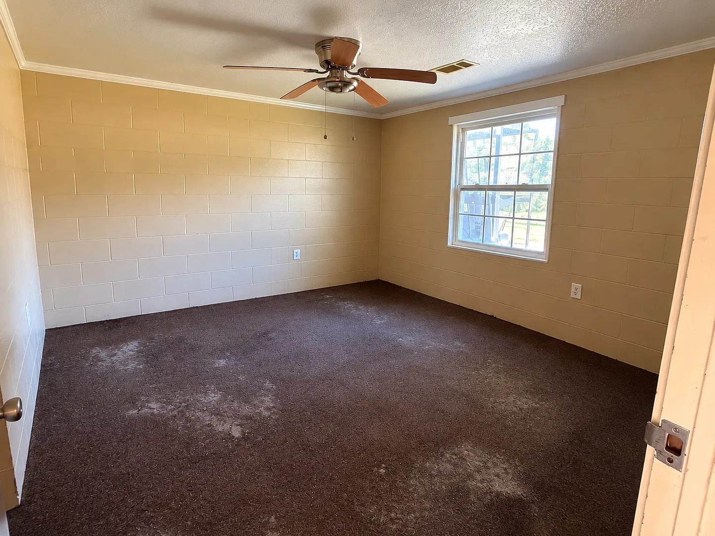 205 Barton Ave — Photo 3